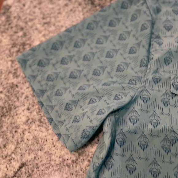 Mountains & Isles | Large | Moisture Wicking | Casual Button Down - Picture 10 of 15